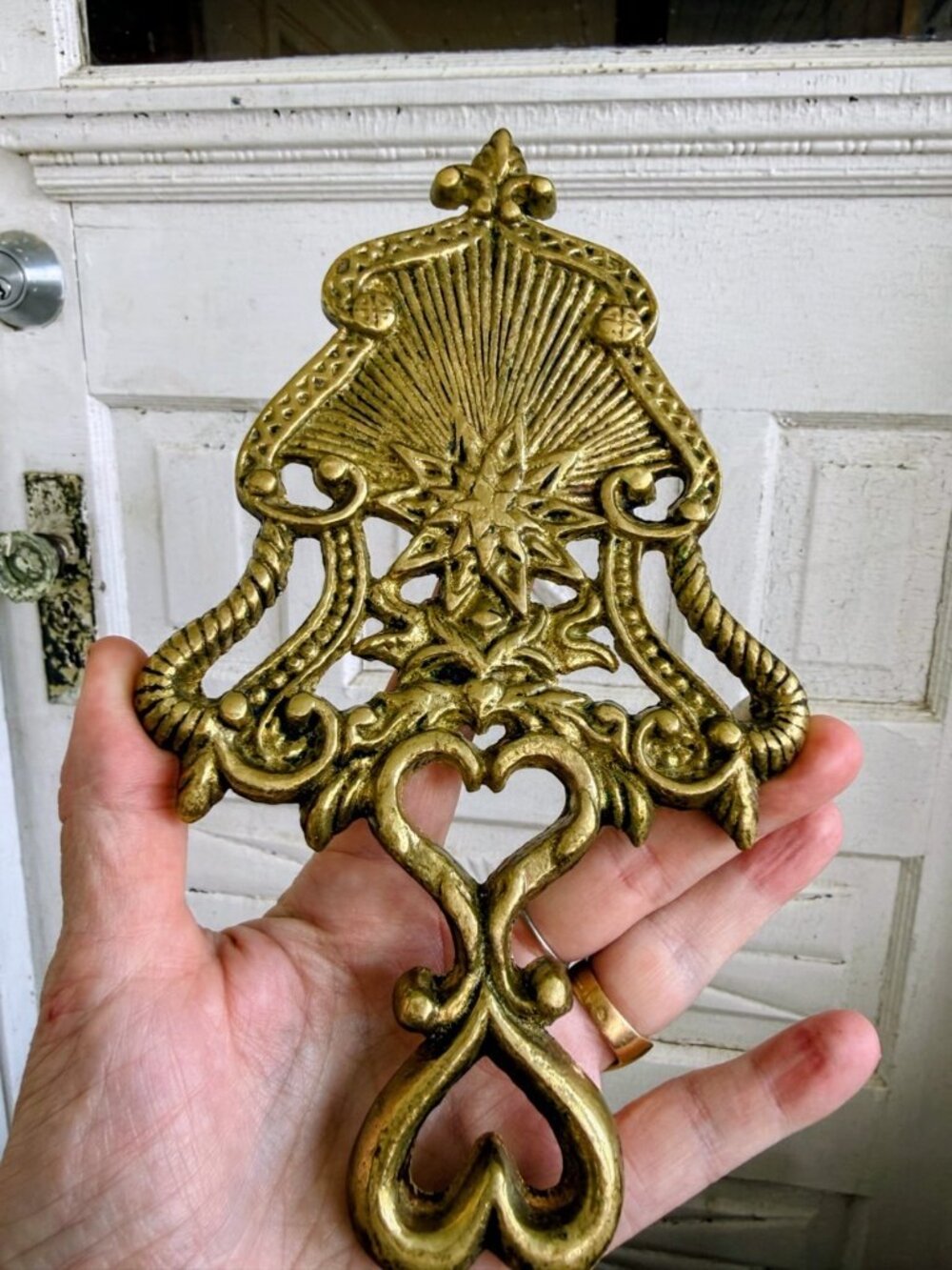 Vintage 40s Cast Brass Tivet Starburst Heart Handle Footed - Picture 6 of 6